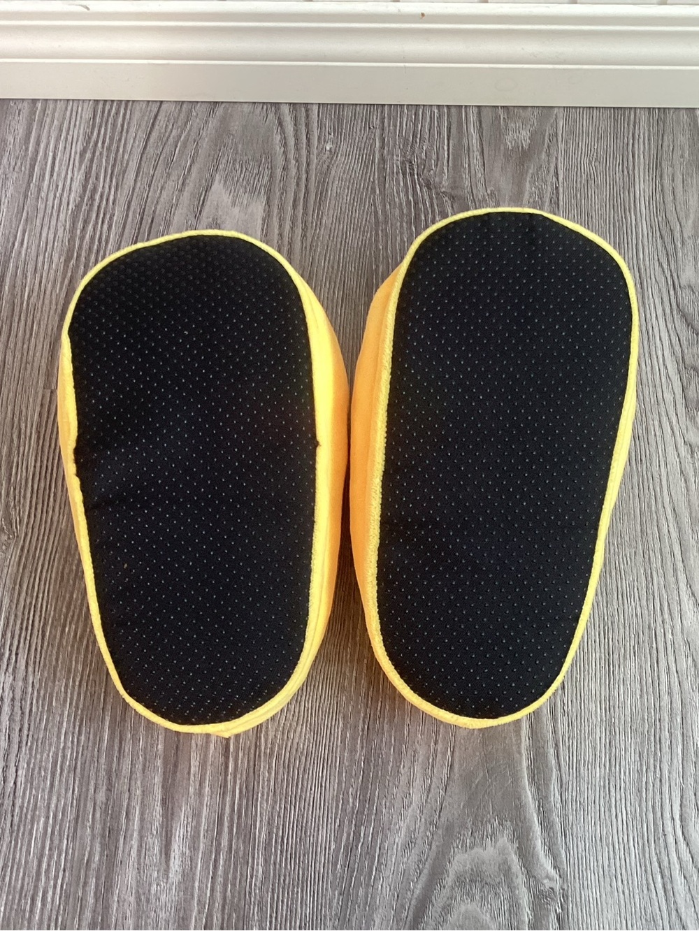 Pikachu Slippers - Picture 4 of 4